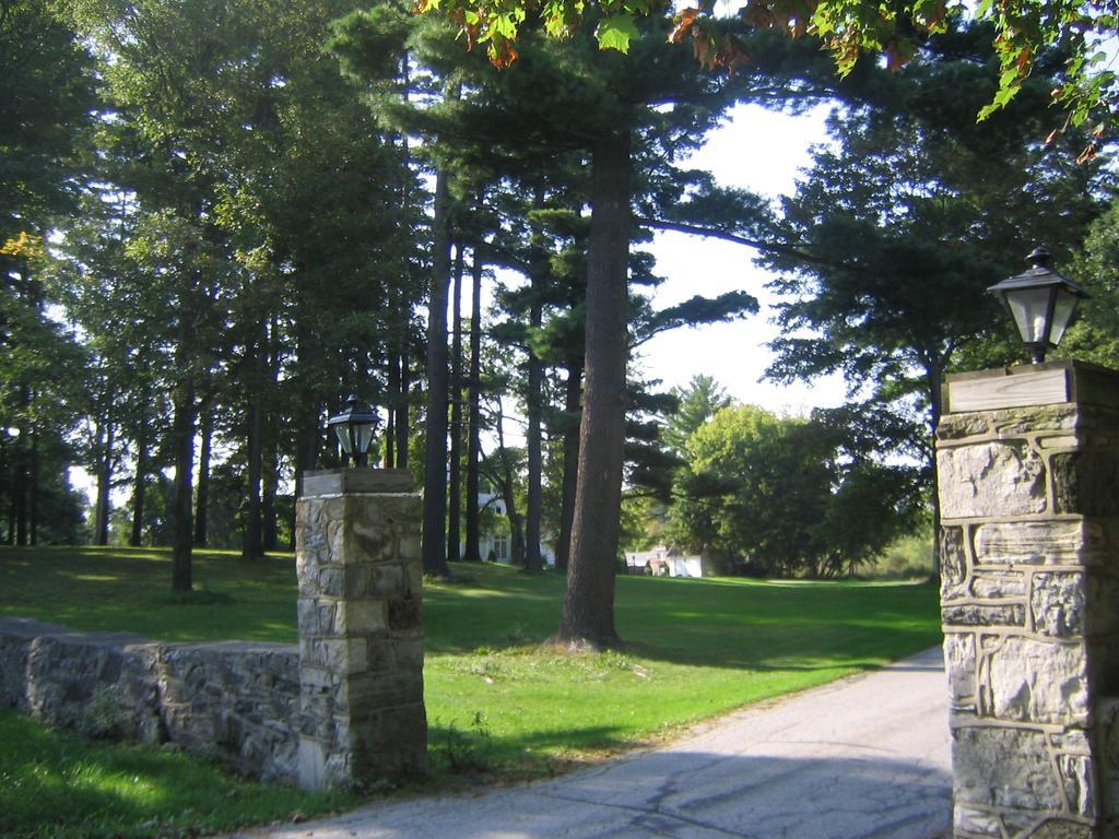 Four Chimneys Inn Bennington Εξωτερικό φωτογραφία
