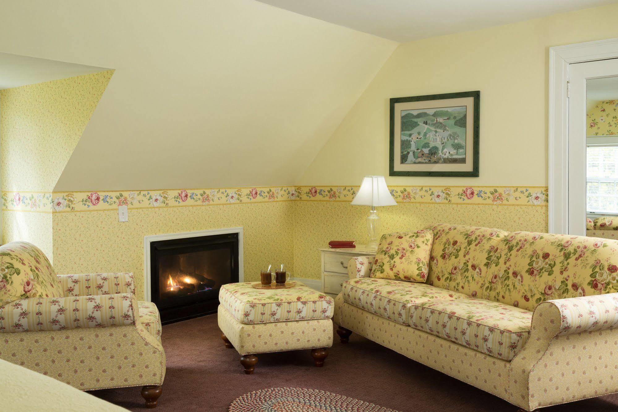 Four Chimneys Inn Bennington Εξωτερικό φωτογραφία