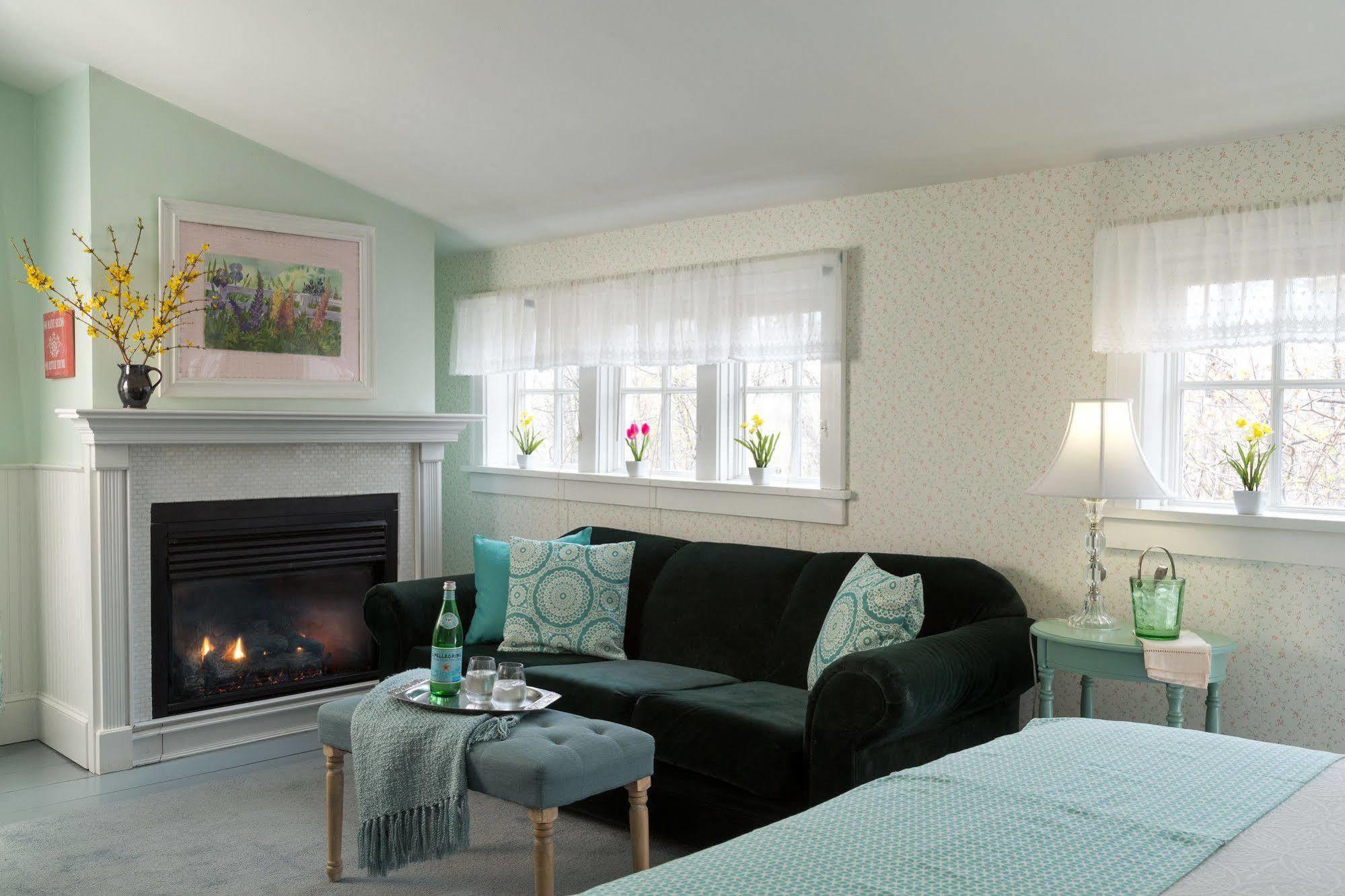 Four Chimneys Inn Bennington Εξωτερικό φωτογραφία