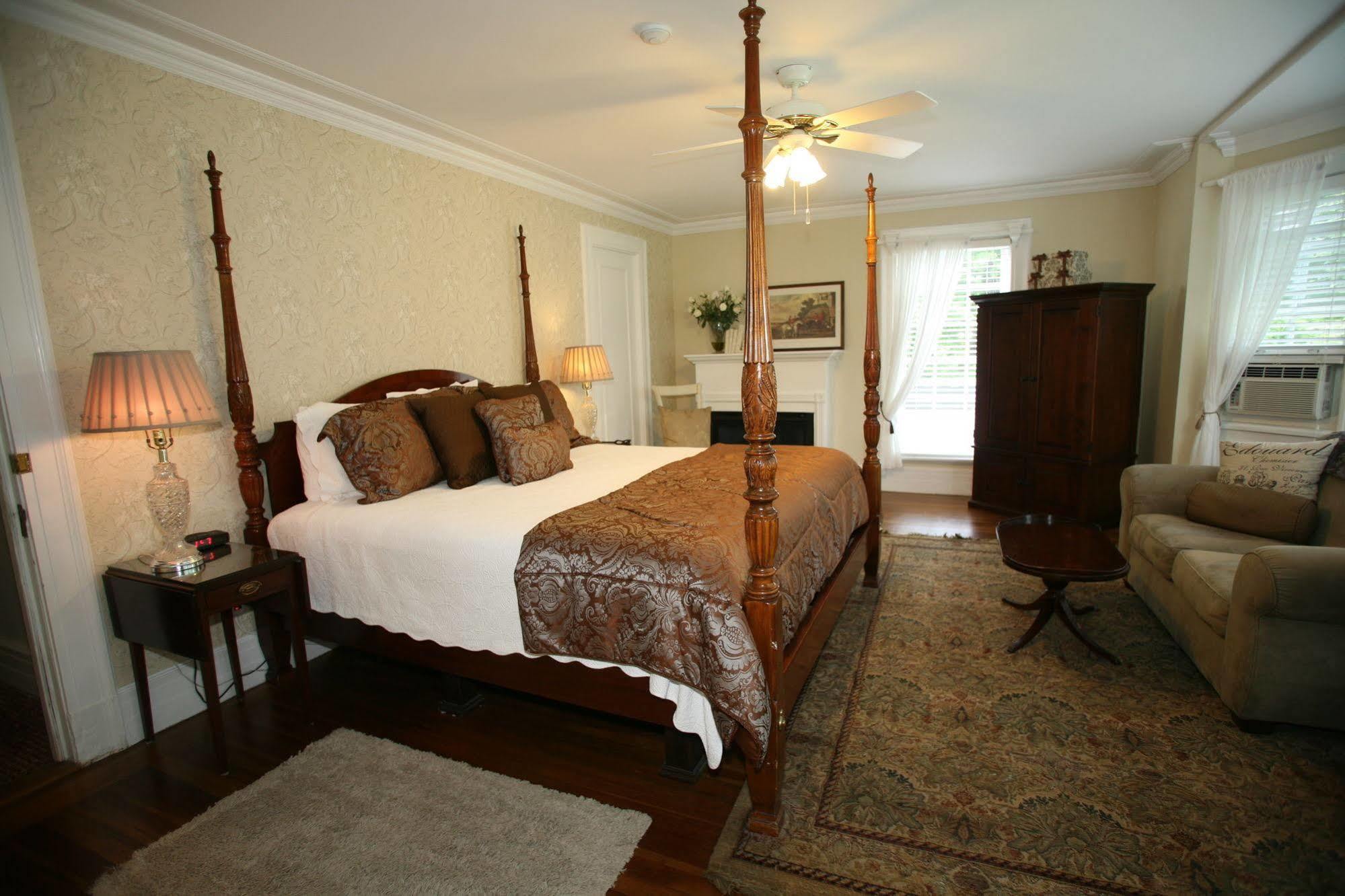Four Chimneys Inn Bennington Εξωτερικό φωτογραφία