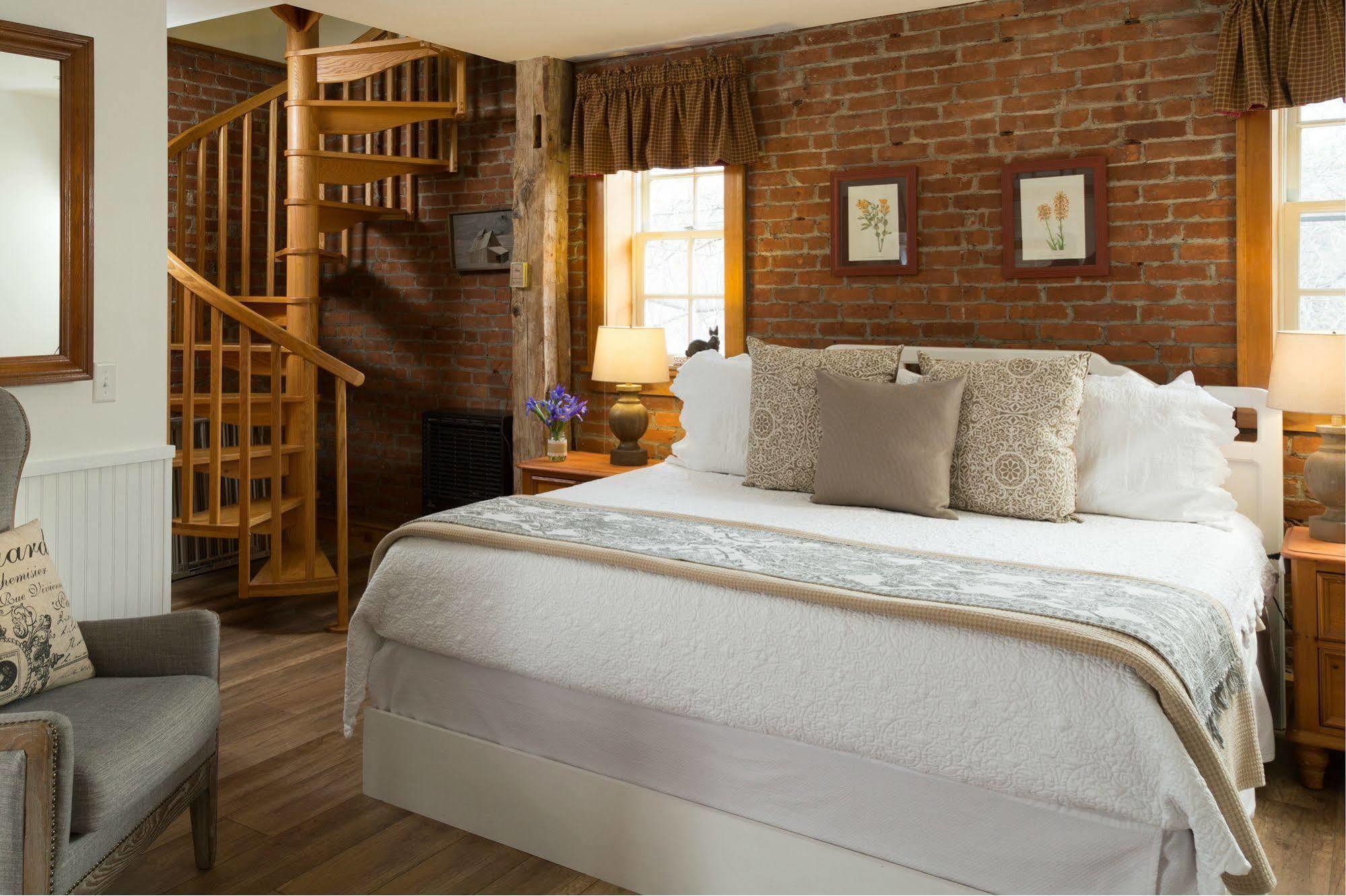 Four Chimneys Inn Bennington Εξωτερικό φωτογραφία