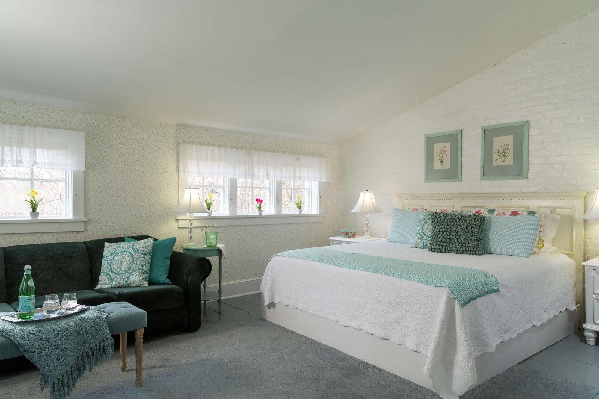 Four Chimneys Inn Bennington Εξωτερικό φωτογραφία