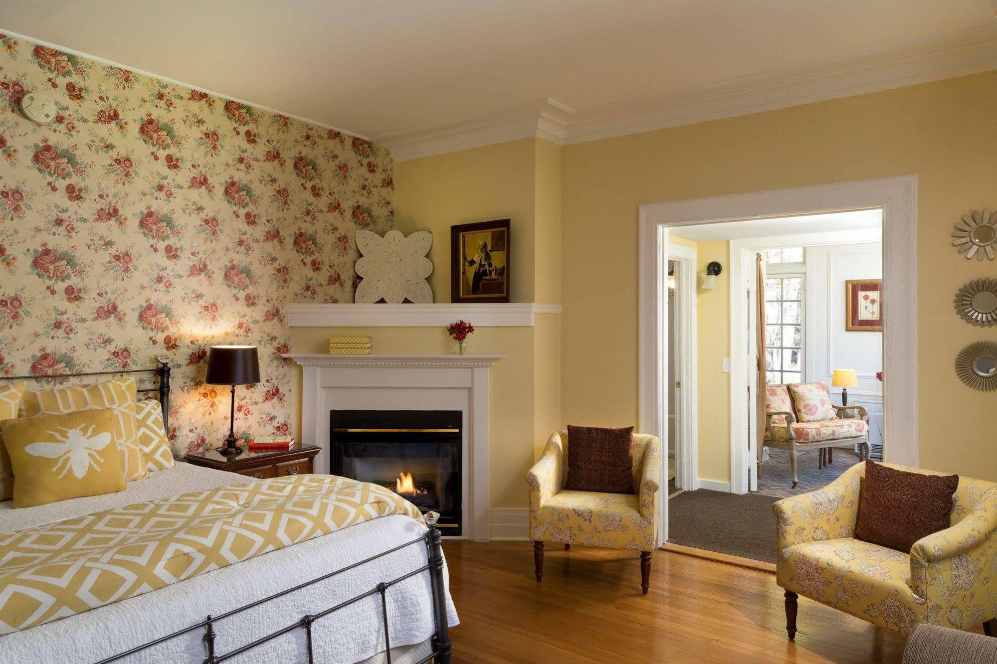 Four Chimneys Inn Bennington Εξωτερικό φωτογραφία