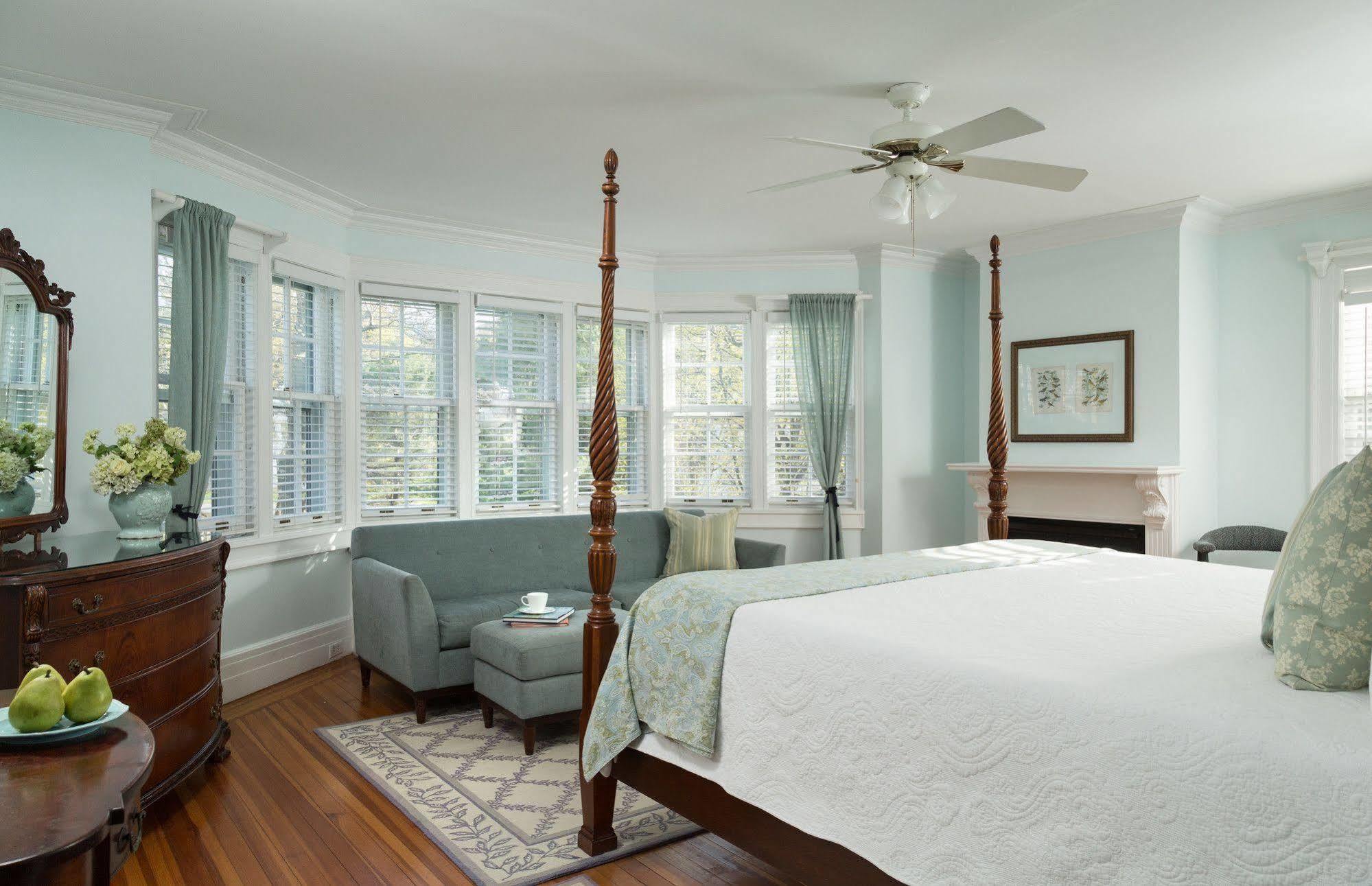 Four Chimneys Inn Bennington Εξωτερικό φωτογραφία