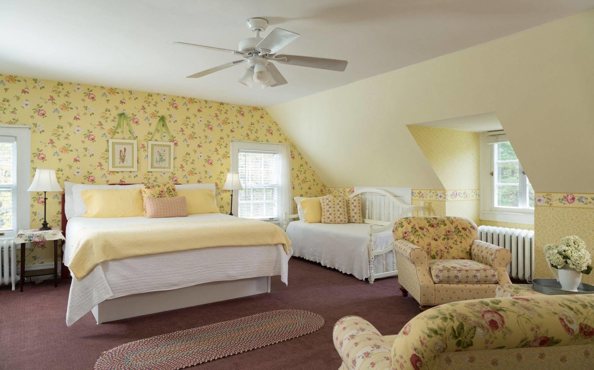 Four Chimneys Inn Bennington Εξωτερικό φωτογραφία