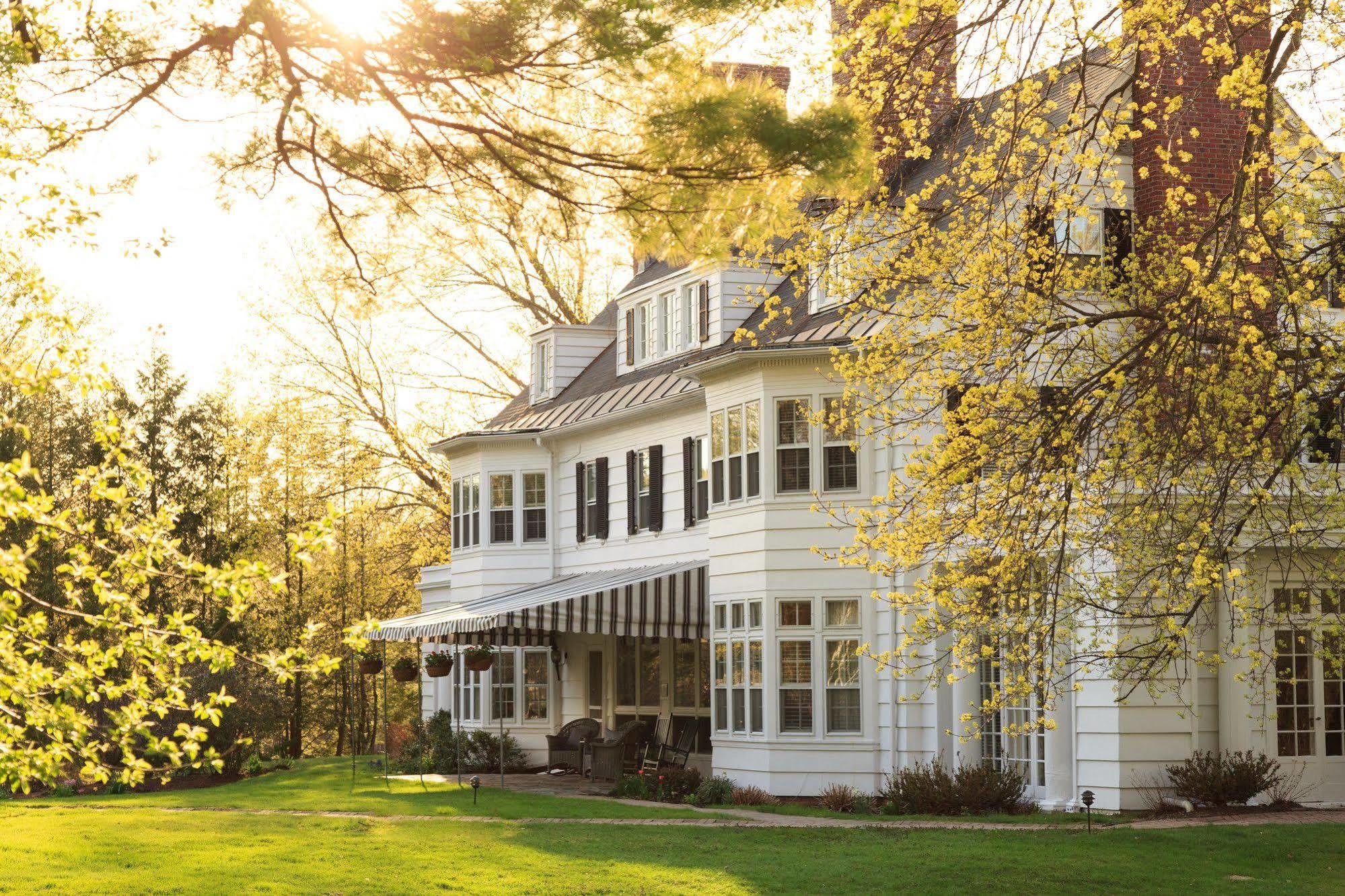 Four Chimneys Inn Bennington Εξωτερικό φωτογραφία
